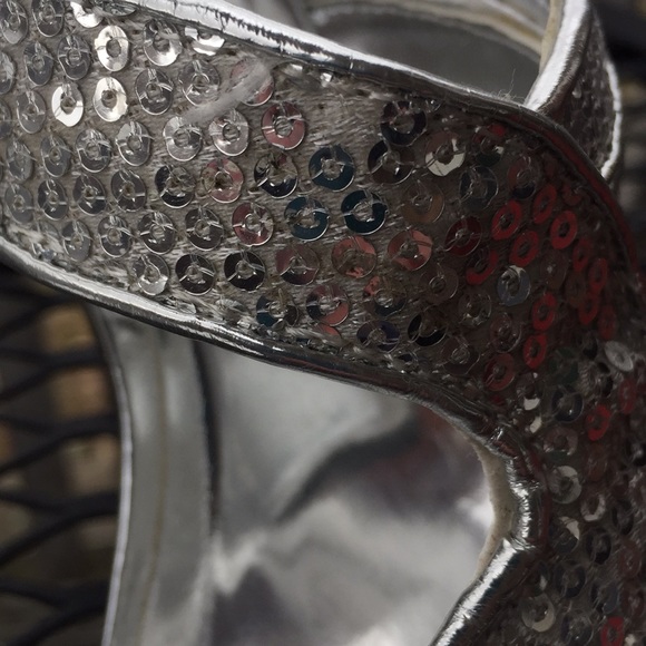 💫 Silver Sequined Heels - Picture 2 of 5
